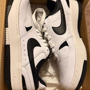 Nike Men's White and Black Sneakers